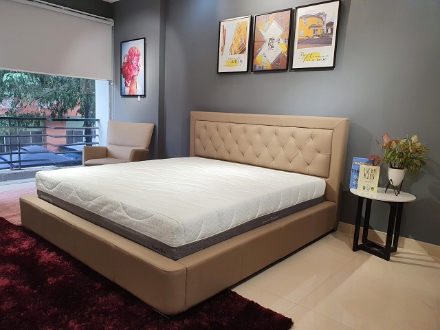 May bọc nệm giường